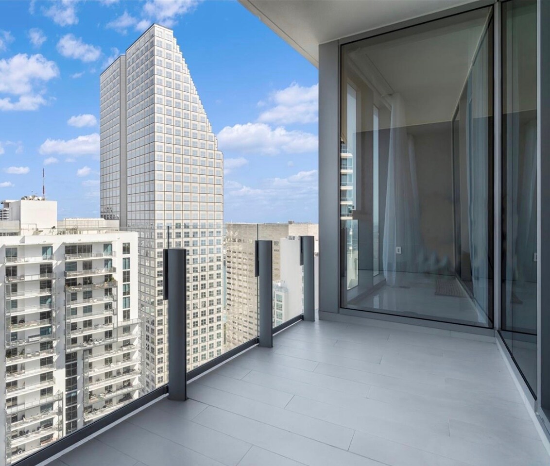 Building Photo - 300 Biscayne Boulevard Way