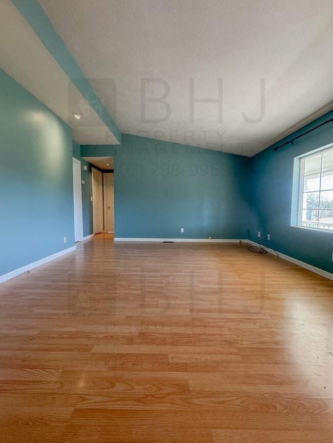 Building Photo - 4 BEDROOM / 2 BATH HOME IN SCSD1!