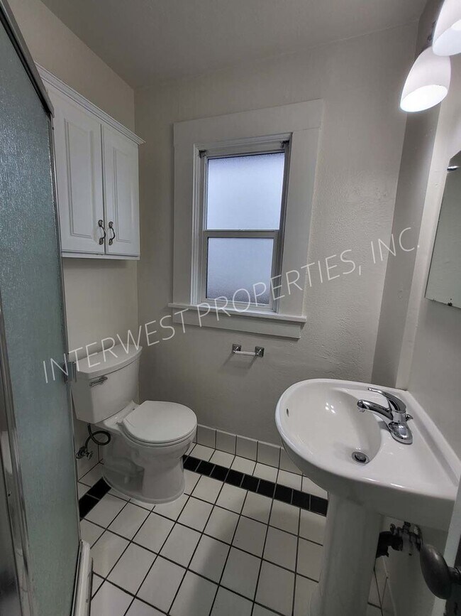 Building Photo - 329 SE 79th Ave