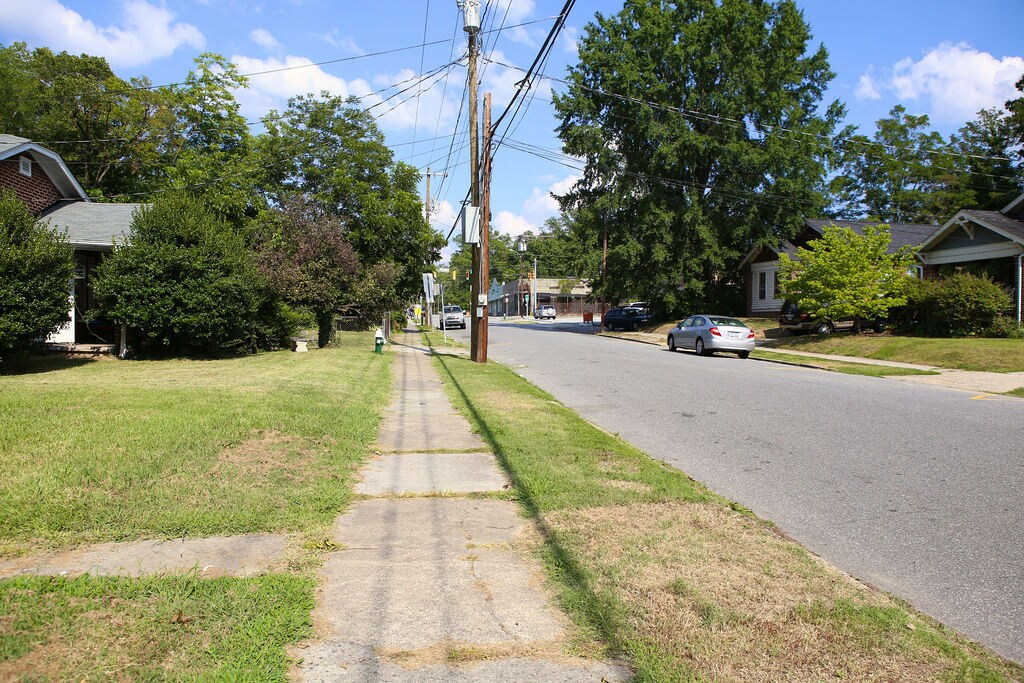 Building Photo - 2214 Walker Ave