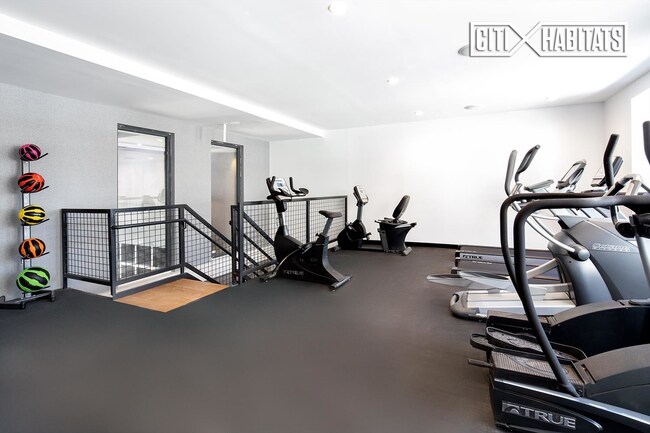 Building Photo - Astor Broadway