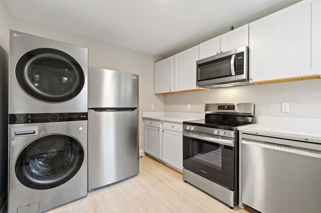 Building Photo - Remodeled 2 Bed & 1 Bath Home in Downtown Durham with Fenced yard!