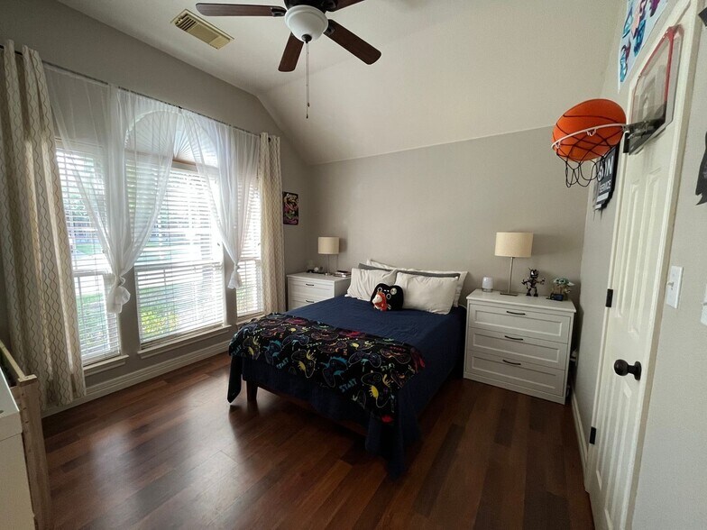 Building Photo - 4319 S Summercrest Loop