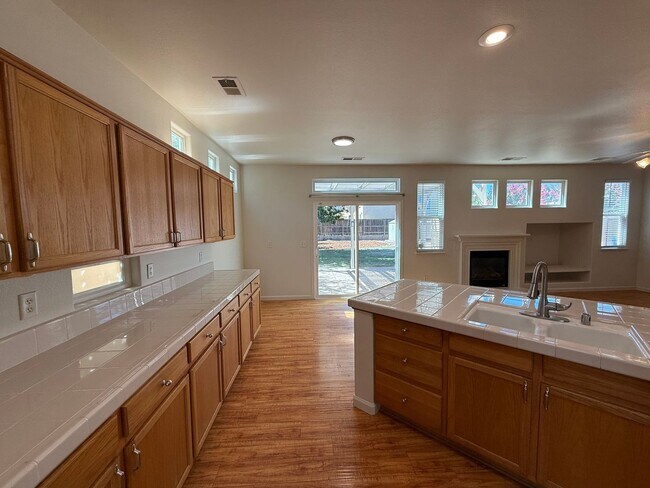 Building Photo - 4-bedroom two story in Sylvan School District!