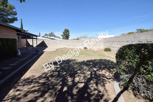 Building Photo - Eastside 3 Bed 2 Bath Gem with 2 Car Garage and Large Private Fenced Yard