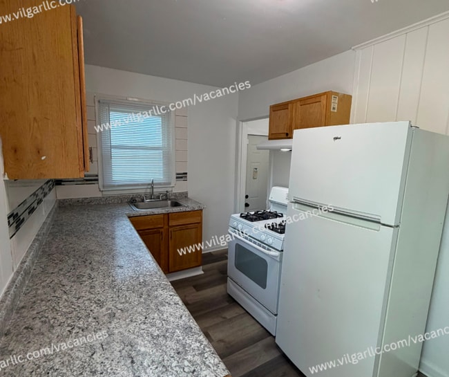 Building Photo - Newly Renovated 3- Bedrooms,  1-Bathroom Home