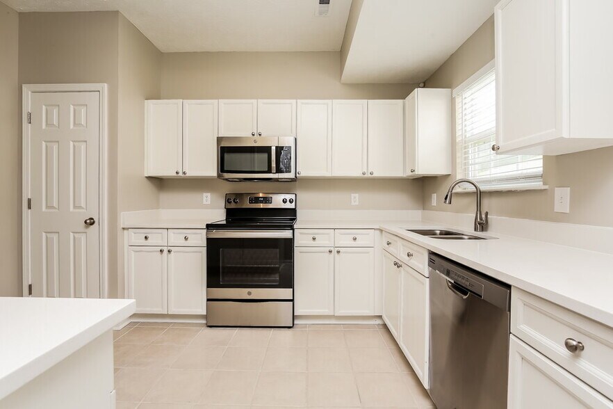 Building Photo - 165 Claybrook Ln