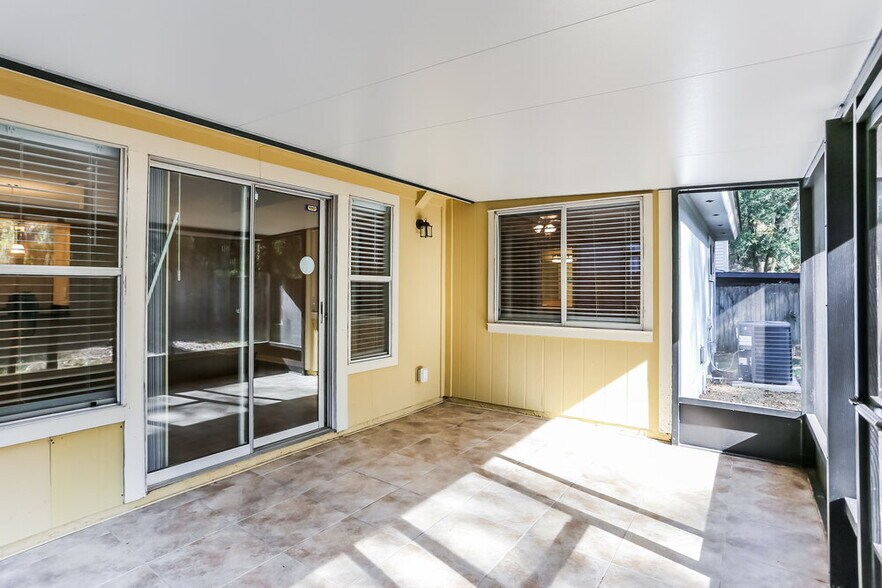 Building Photo - 11340 Trotting Horse Ln S