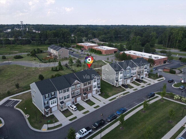 Building Photo - 1413 Kerr Dr