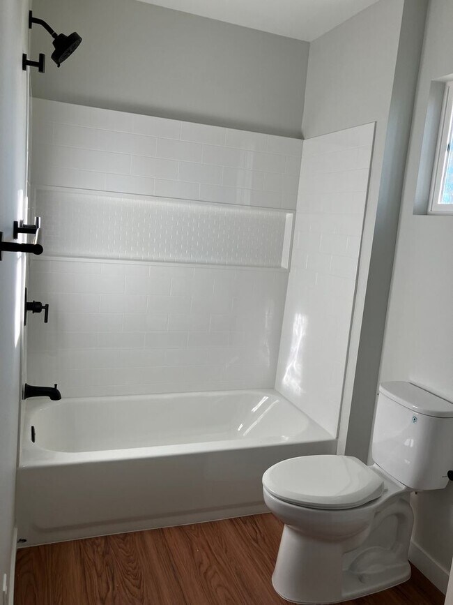 Building Photo - 2+1.5 2 story Back House New Construction - Midtown Home in Ventura, CA