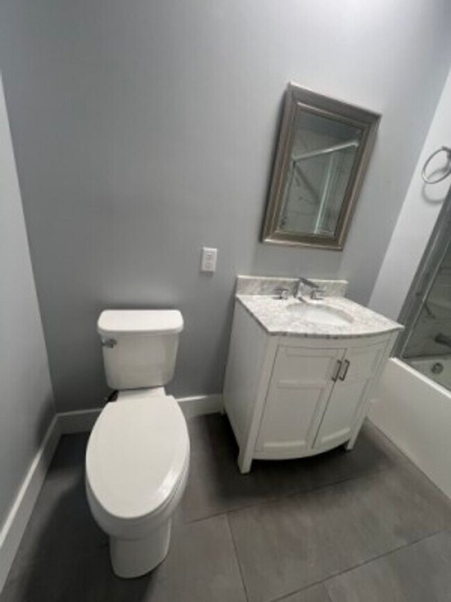 Building Photo - 2 Bed 2 Bath - South Boston - 6/1    (0.22...