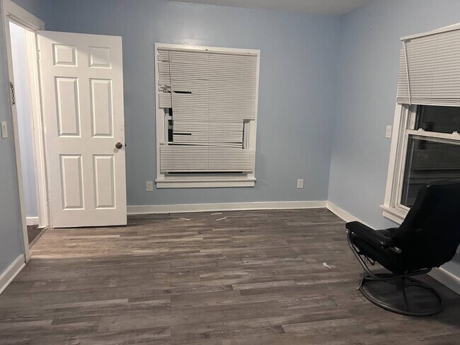 Building Photo - 112-114 Mark Ave