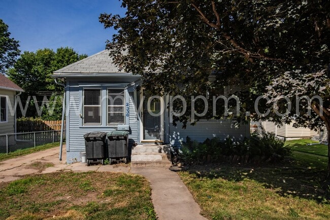 Building Photo - Lovely 2 Bedroom / 1 Bathroom Home | Benson