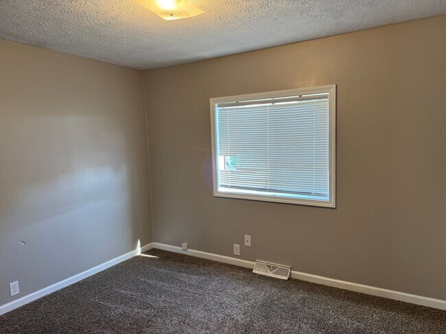 Building Photo - Bright and spacious split-entry home with a finished lower level, large yard, and plenty of updates!