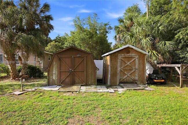 Building Photo - 1169 Presque Isle Dr