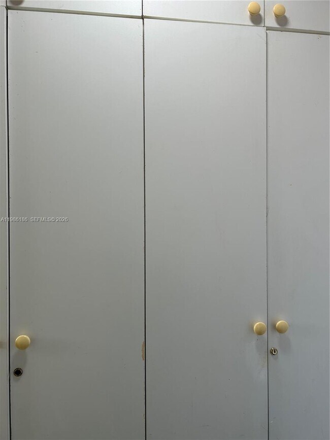 Building Photo - 16919 N Bay Rd