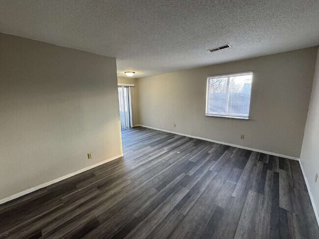 Building Photo - END UP SOMEWHERE YOU’LL LOVE — ONLY $825 2 BEDROOM APARTMENT!