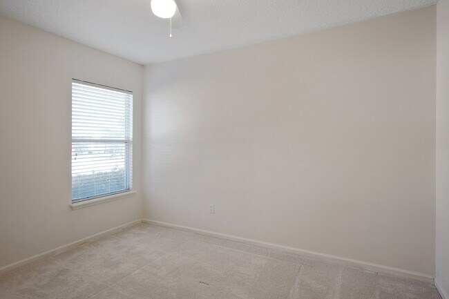 Building Photo - 1200 Woodchurch Ln