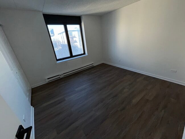 Building Photo - 9128 W Terrace Dr