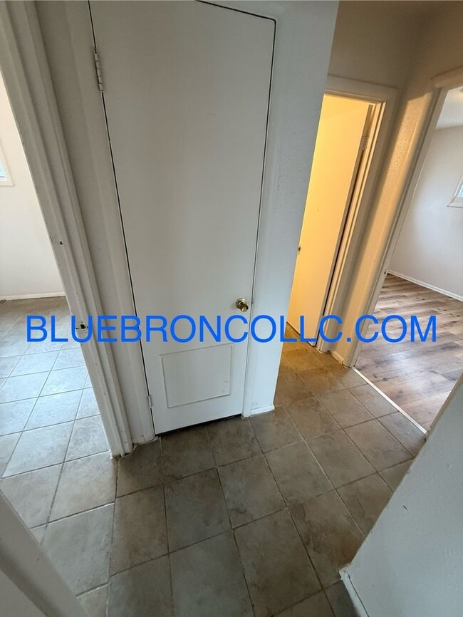 Building Photo - Nice house, great location!