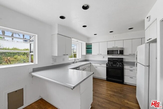 Kitchen - 7323 W 90th St
