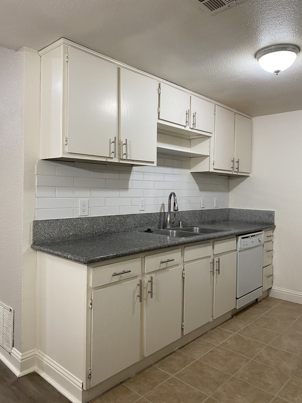 Building Photo - 3020 Olive Glen Ct