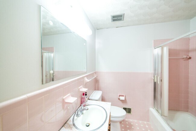 Building Photo - 4 Bedroom || 3 Bathroom Home with Finished Basement