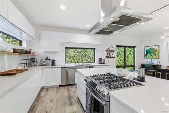 Building Photo - 5487 Blanco Way