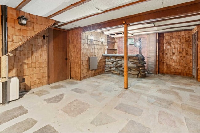 Building Photo - 22 Henry St