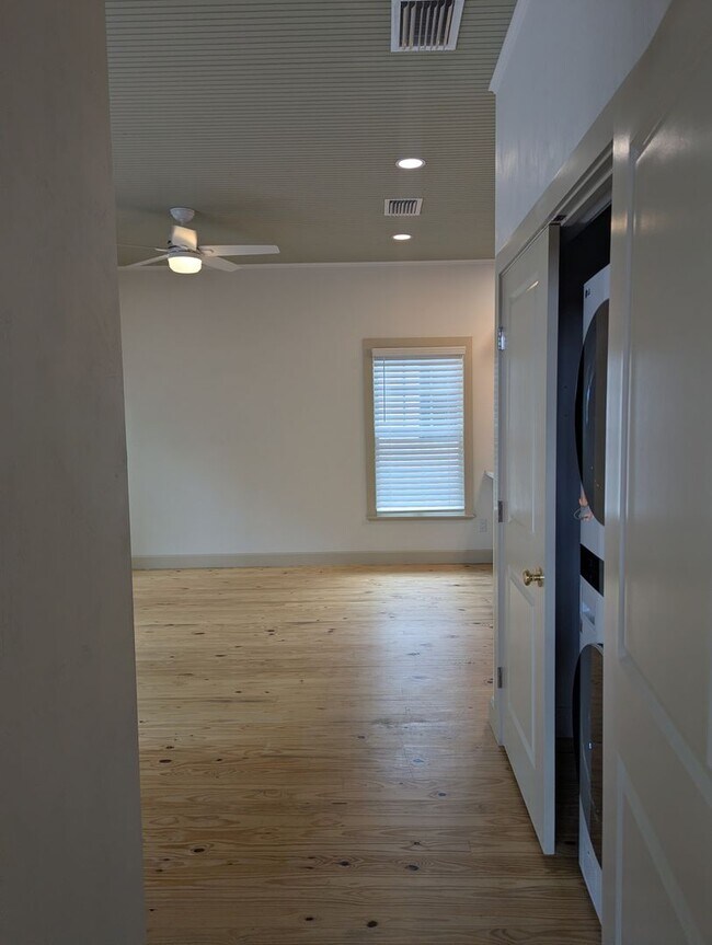 Building Photo - Stunning Fully Renovated 3-Bedroom, 2-Bathroom Cottage-Style Home