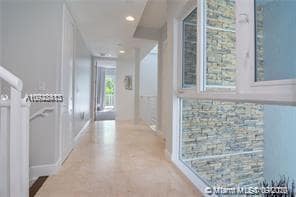 Building Photo - 302 NE 8th Ave