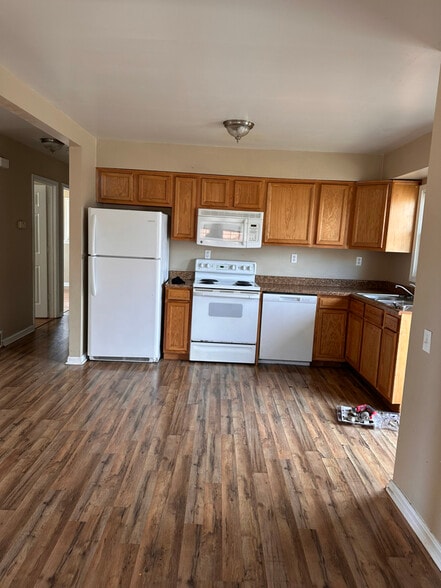 Building Photo - 8403 Robin Hill Dr