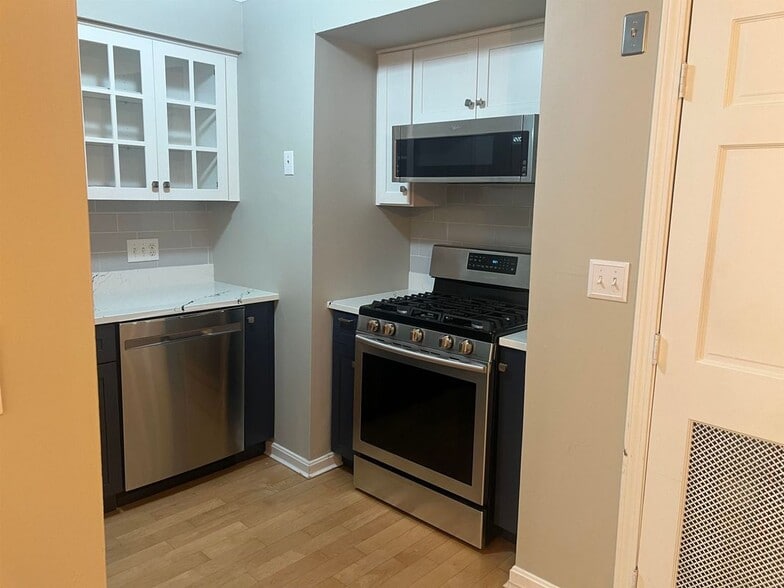 Building Photo - 416 Springbrook