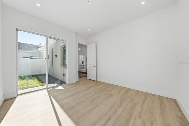 Building Photo - 1605 Bryn Mawr St
