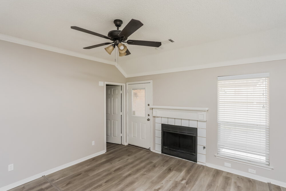 Building Photo - 2001 Valley Falls Ave