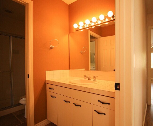 Building Photo - Large Carlsbad Townhouse, 2 Primary Bedroo...