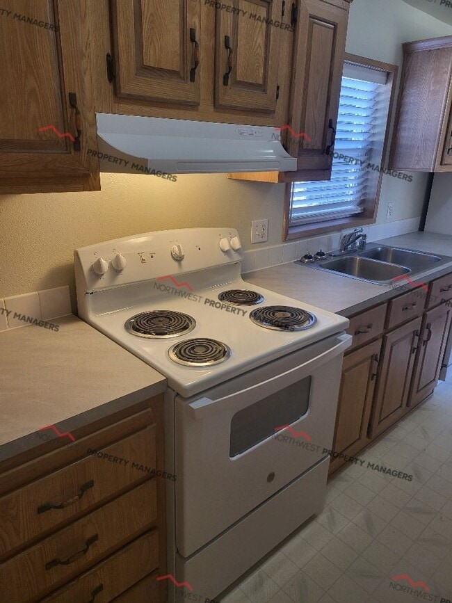 Building Photo - STATUS: AVAILABLE   | R80h | $1595.00