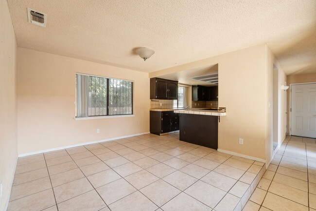 dining room - 5079 E BREMER AVE