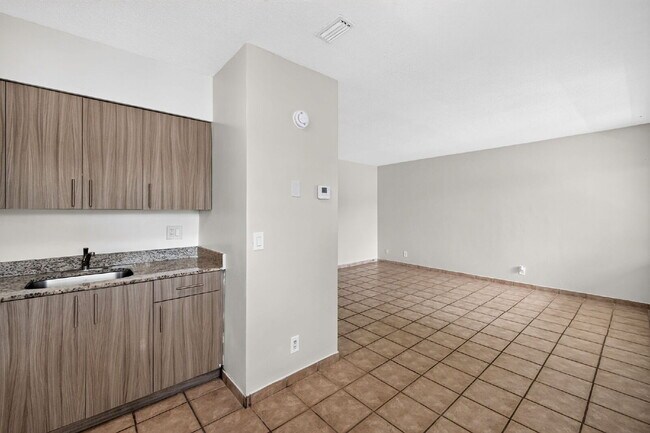 Building Photo - 1007 Prospect Rd