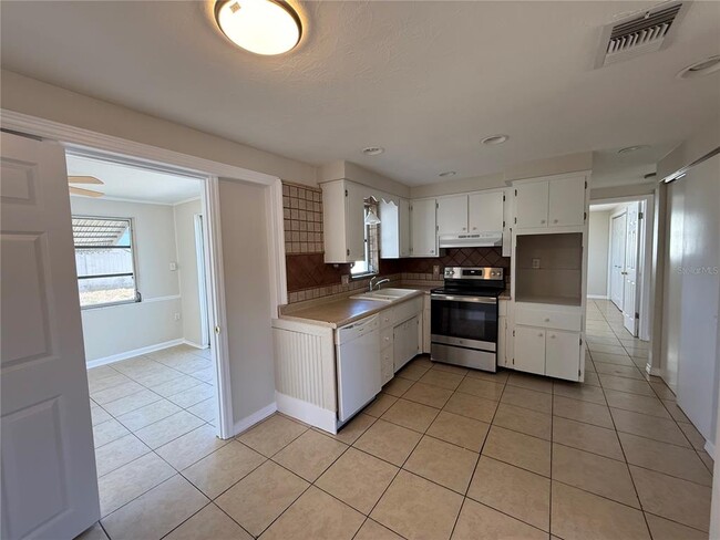 Building Photo - 6627 Jackson St