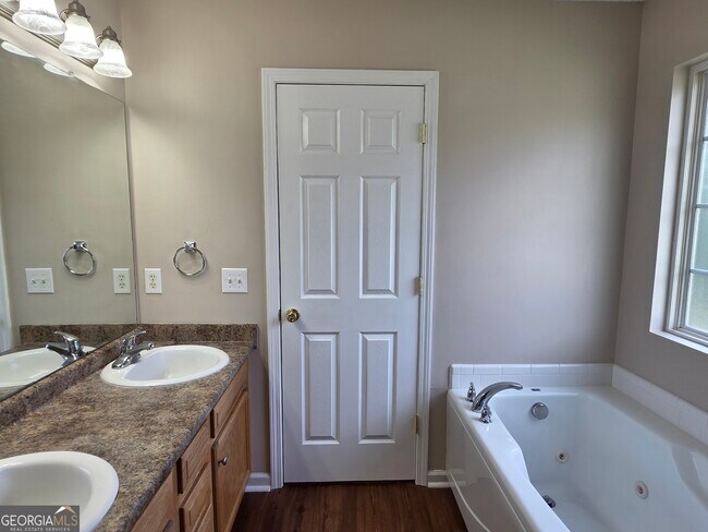 Building Photo - 301 Aspen Arbor