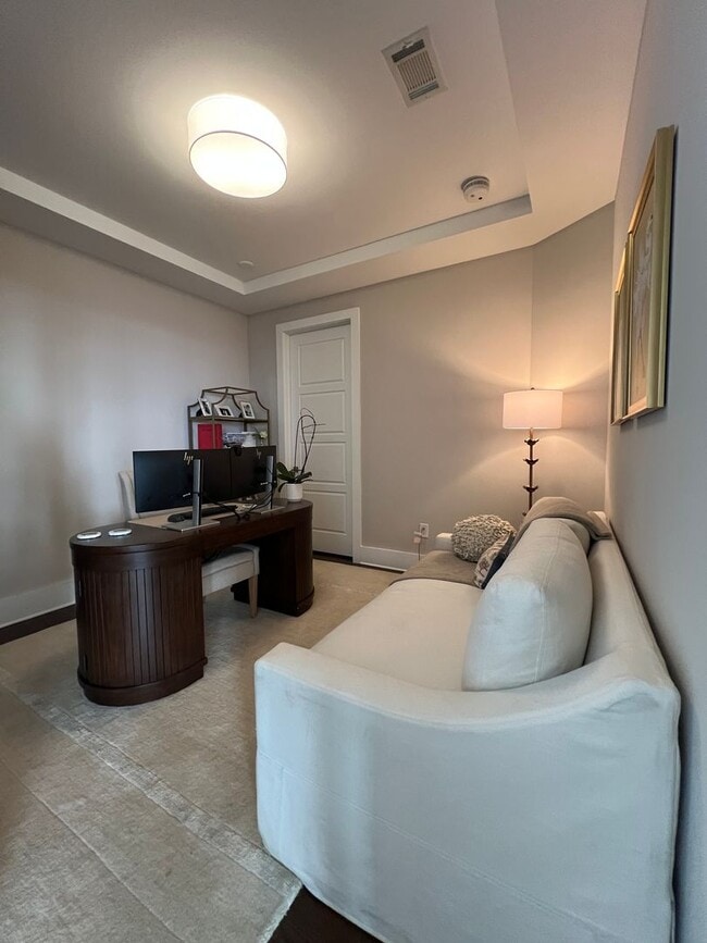 Building Photo - Spacious 2 bedroom 3 bath condo with office in City Lights!