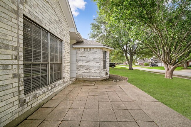 Building Photo - 1242 Hunter Wood Dr