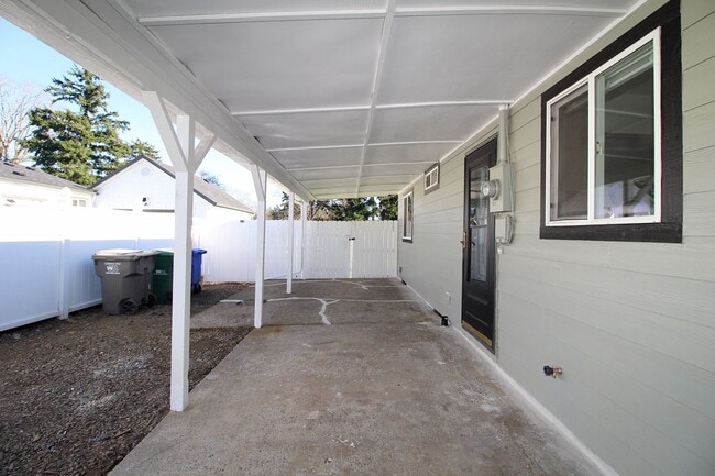 Building Photo - 4736 SE 99th Ave