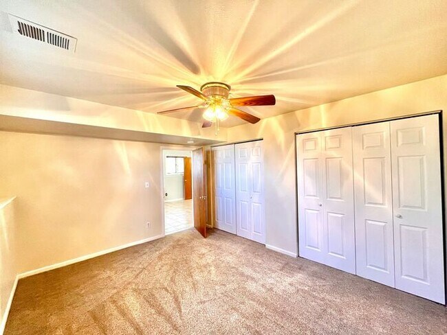 Building Photo - Gorgeous Private Home with Views!