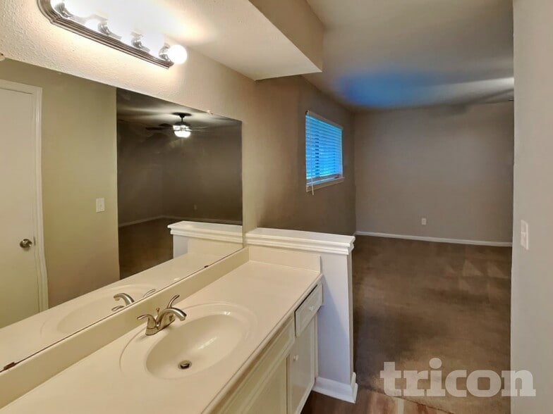 Building Photo - 3815 Shadow Trail