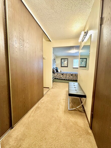 1 bd walk in closet - Village Park at Cedarbrooke