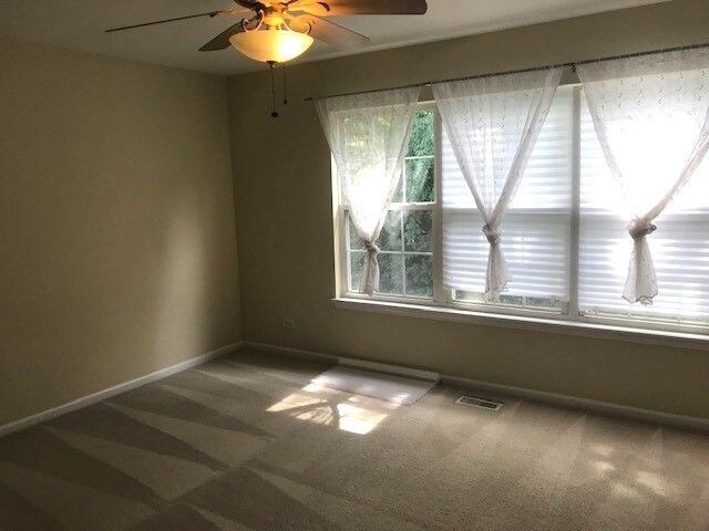 Building Photo - 2440 Oneida Ln