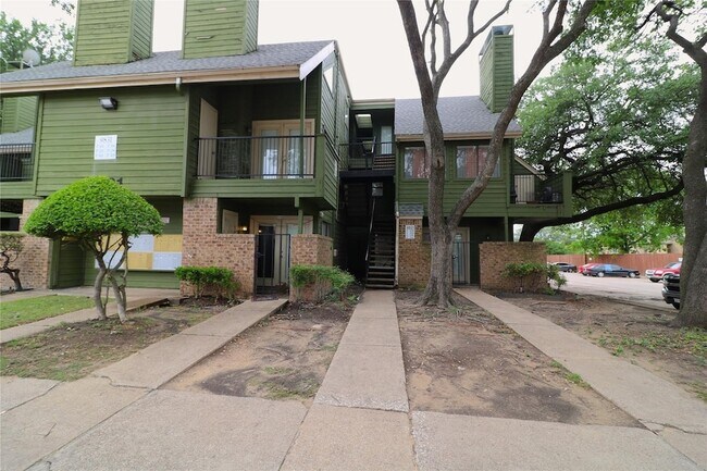 Building Photo - 9831 Walnut St