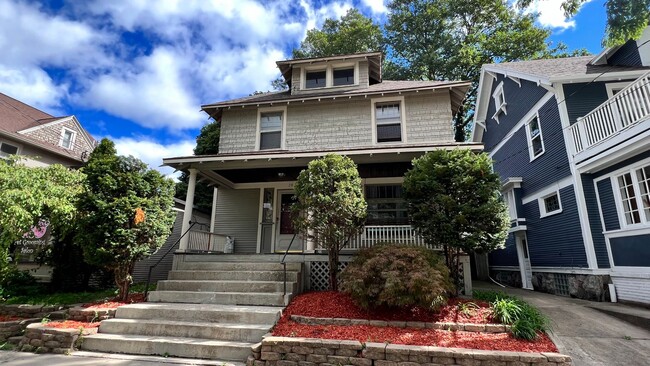 Primary Photo - 28 Grand Ave NE